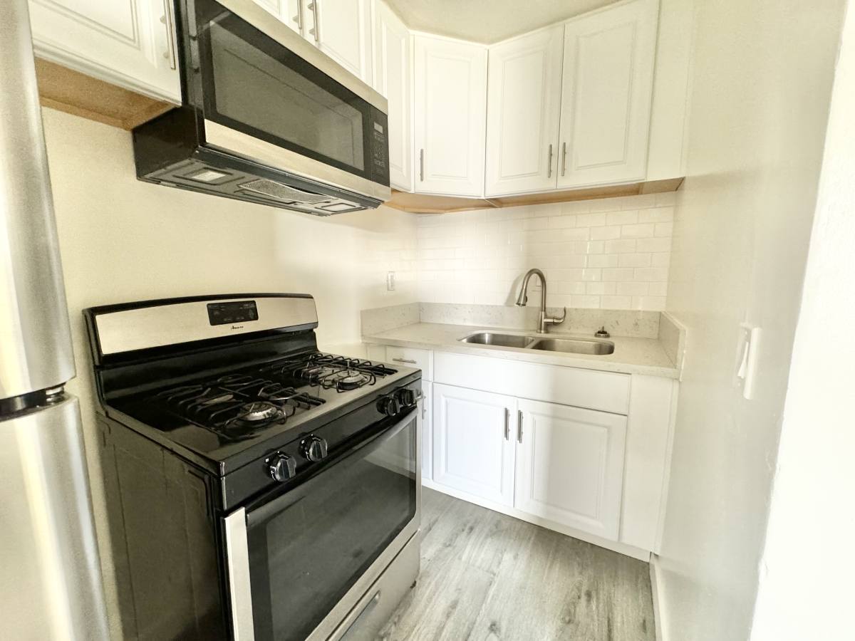 Apartment for rent at 510 W 87th St #106, Los Angeles, CA 90044