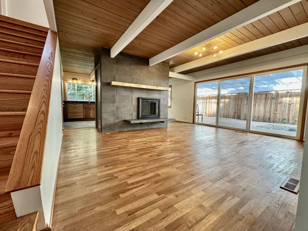 House for rent at 2821 NE 107th St, Seattle, WA 98125