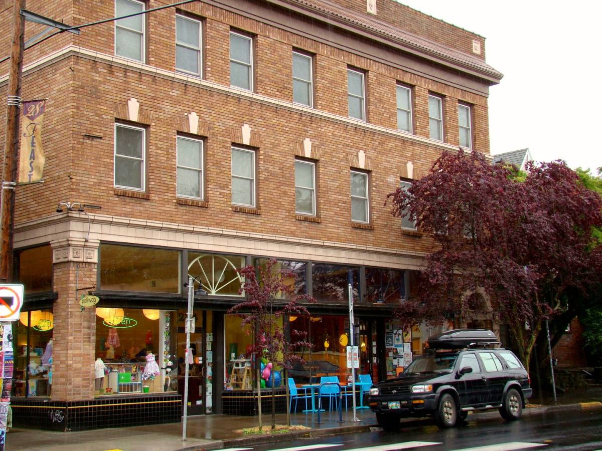 Apartment for rent at 230 NE 28th Ave, Portland, OR 97232
