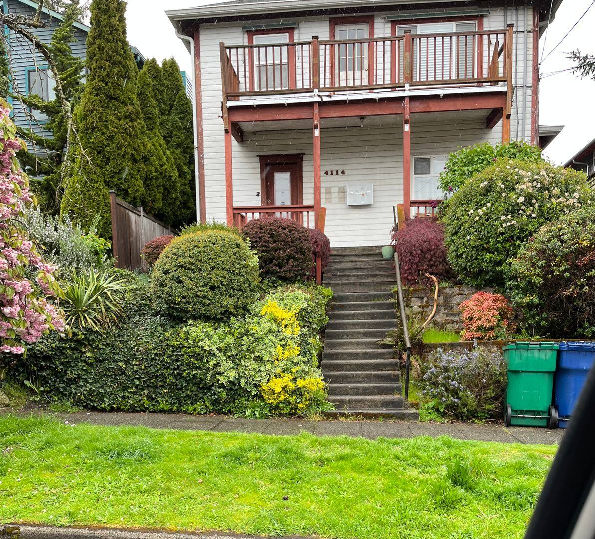 Apartment for rent at 4114 Interlake Ave N, Seattle, WA 98103