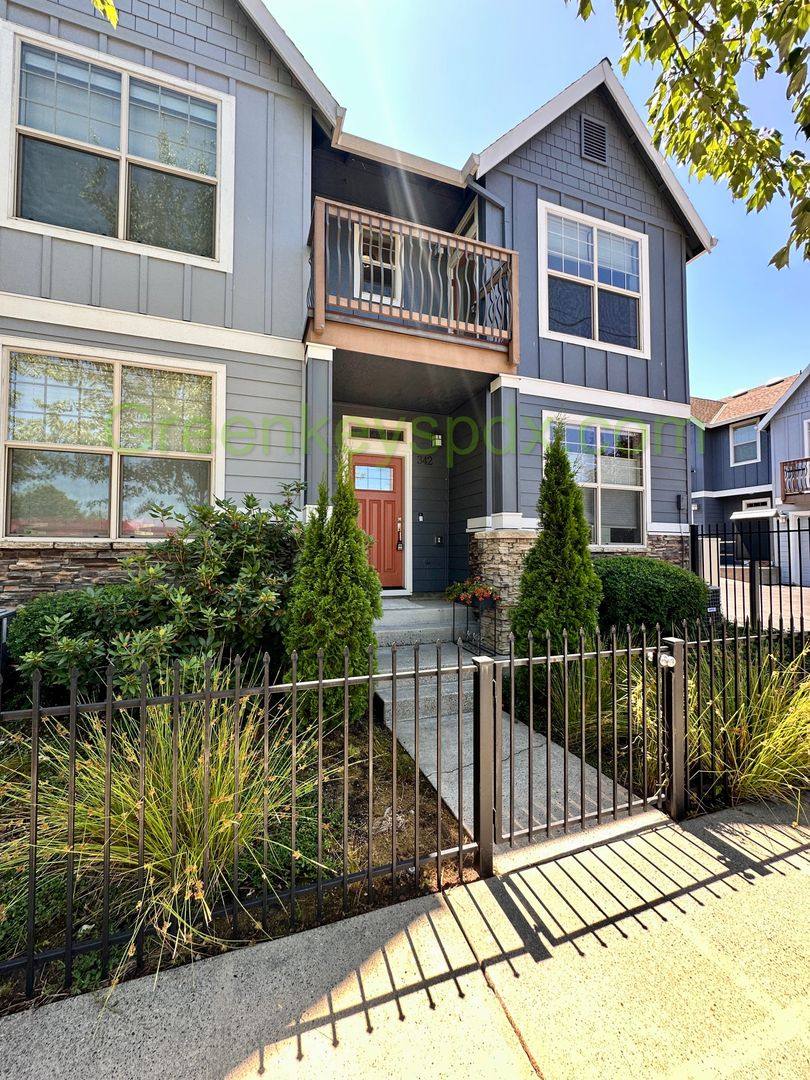 Townhouse for rent at 342 NE Morgan St, Portland, OR 97211