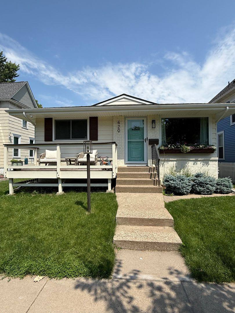 House for rent at 429 Goodrich Ave, Saint Paul, MN 55102