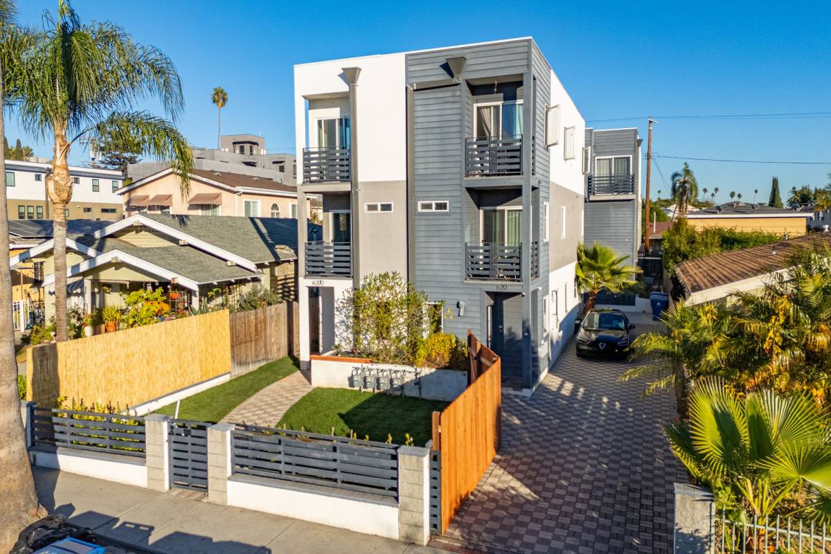 Apartment for rent at 620 N Serrano Ave, Los Angeles, CA 90004