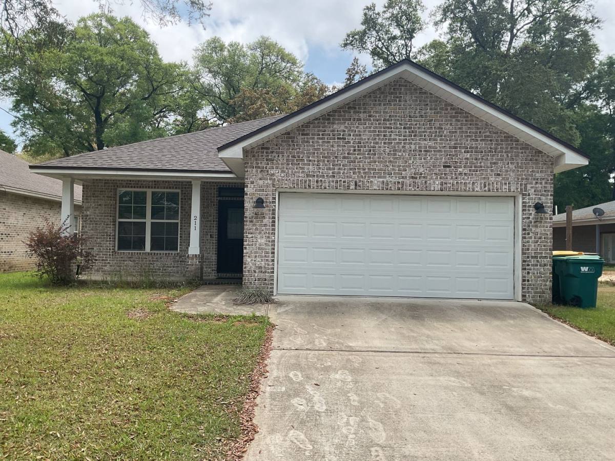 House for rent at 211 Florida St, Niceville, FL 32578