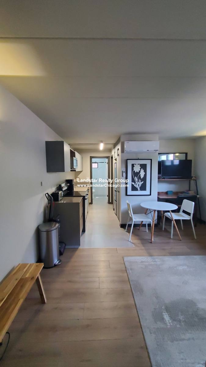 Apartment for rent at 1666 W Pratt Blvd #203, Chicago, IL 60626