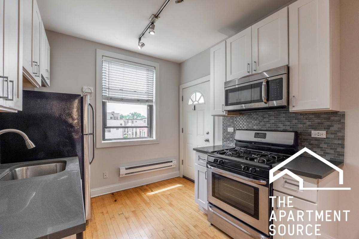 Apartment for rent at 2319 N Rockwell St #B2, Chicago, IL 60647