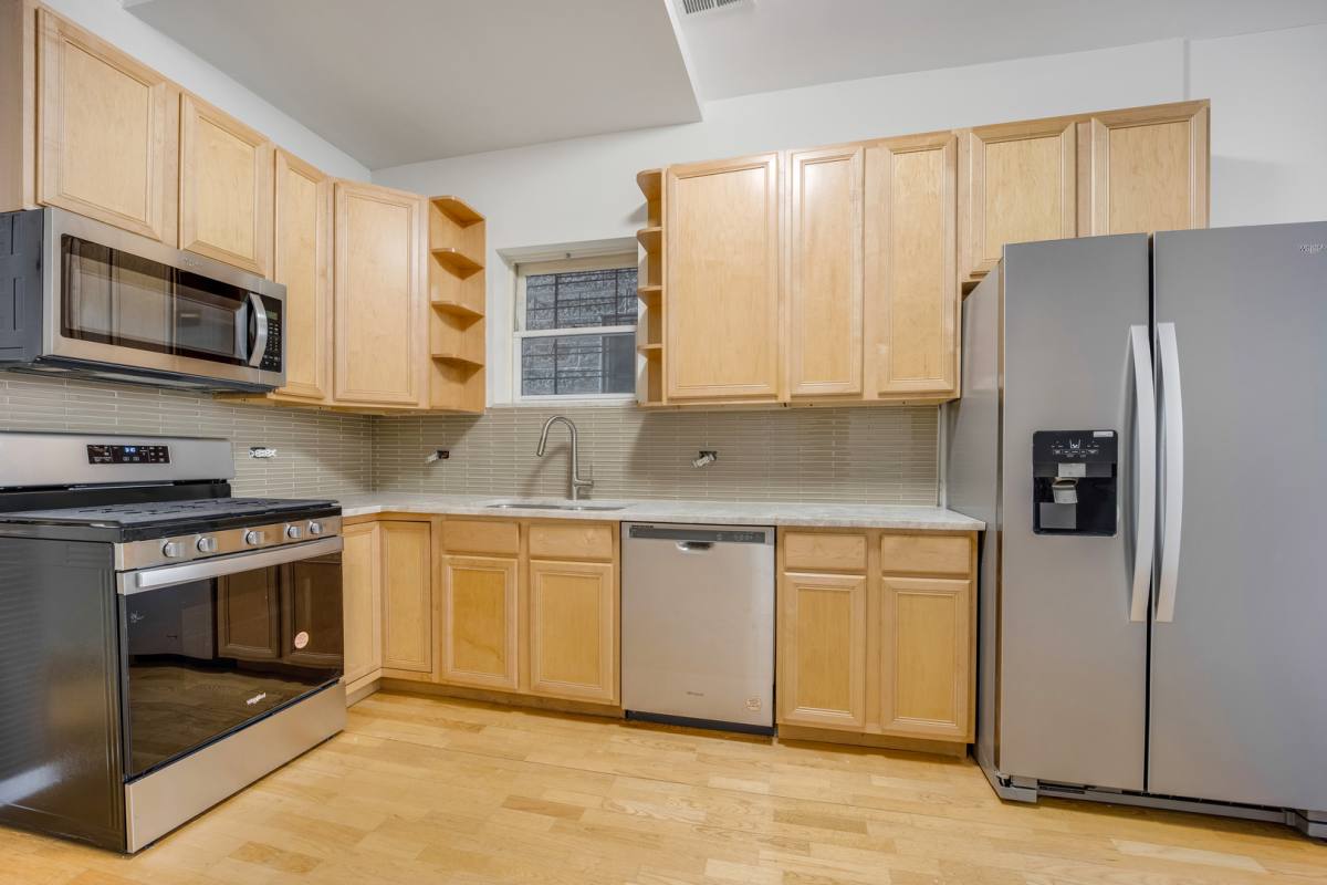Apartment for rent at 2033 W Huron #G, Chicago, IL 60612