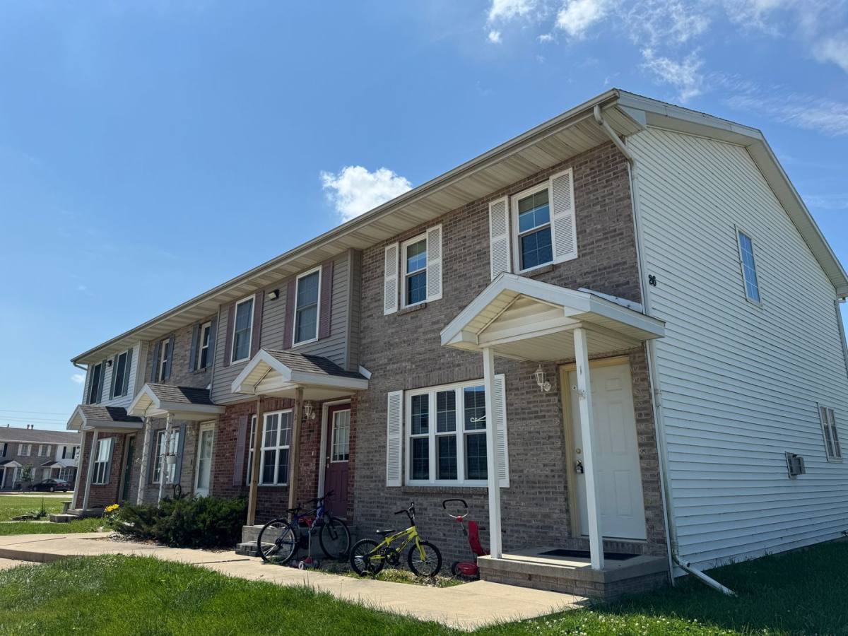 Townhouse for rent at 26 Fetzer Court, Bloomington, IL 61704