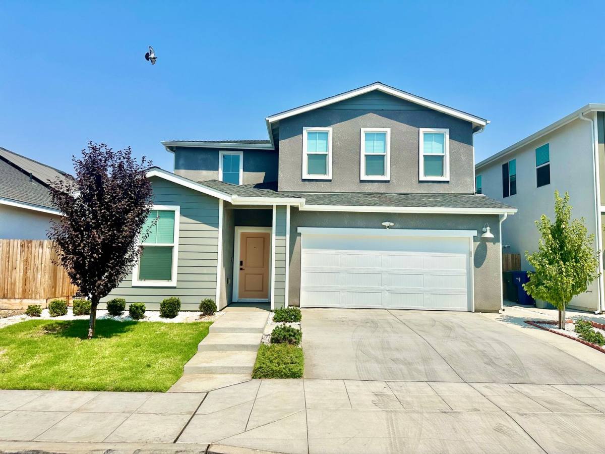 House for rent at 2782 N Applegate Ave, Fresno, CA 93737
