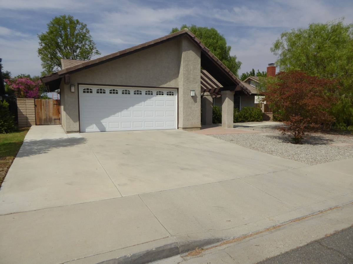 House for rent at 27445 Garza Dr, Santa Clarita, CA 91350