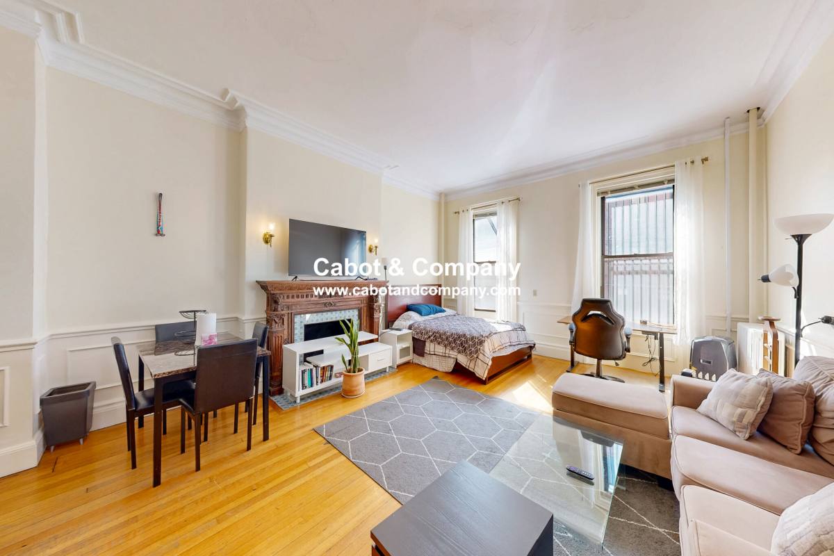 Apartment for rent at 231 Beacon St #1R, Boston, MA 02116