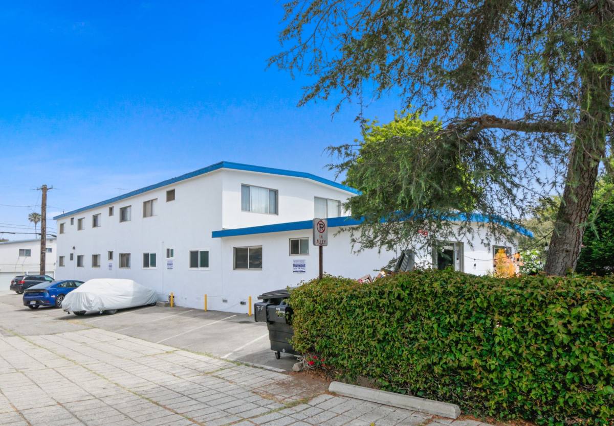 Apartment for rent at 419 Raymond Ave, Santa Monica, CA 90405