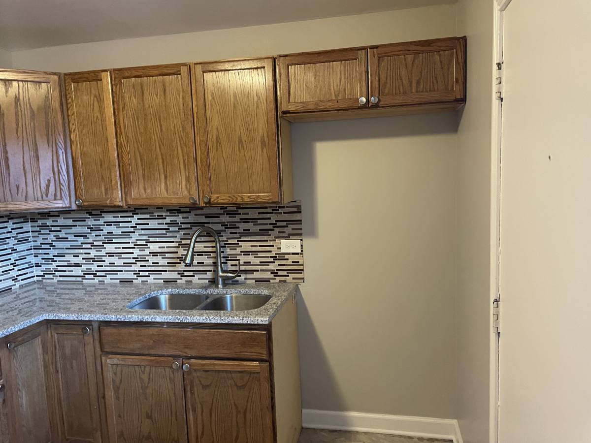 Apartment for rent at 905 Austin St #1, Evanston, IL 60202