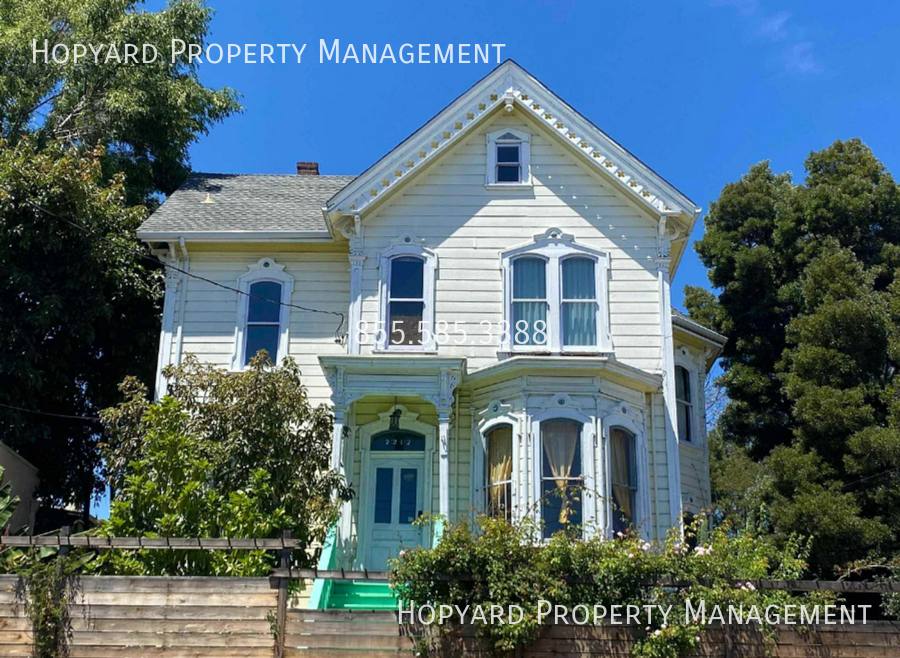 House for rent at 2212 E 27th St, Oakland, CA 94606