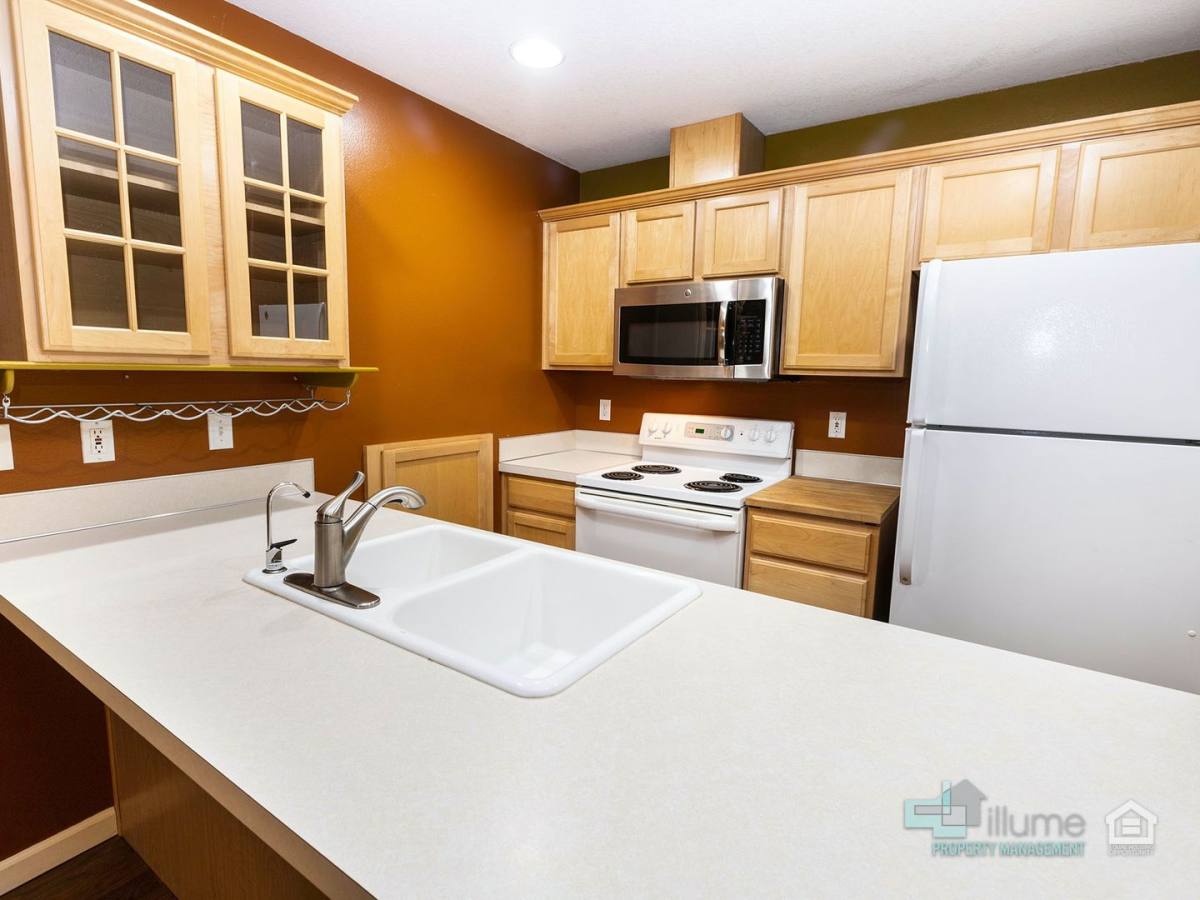 Townhouse for rent at 5215 SE Pardee St, Portland, OR 97206