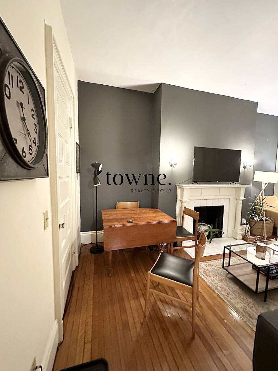 Apartment for rent at 379 Commonwealth Ave #7, Boston, MA 02116