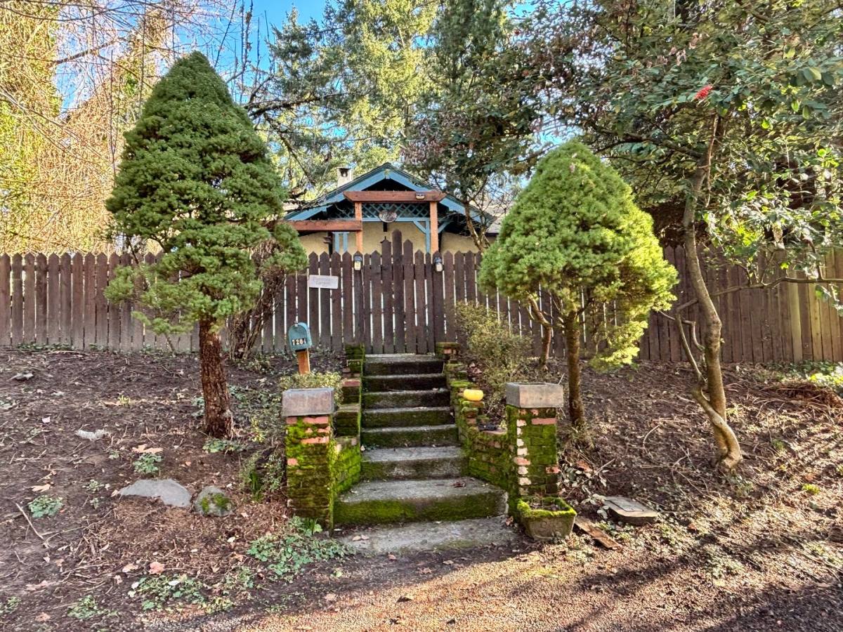 House for rent at 7204 SW 5th Ave, Portland, OR 97219