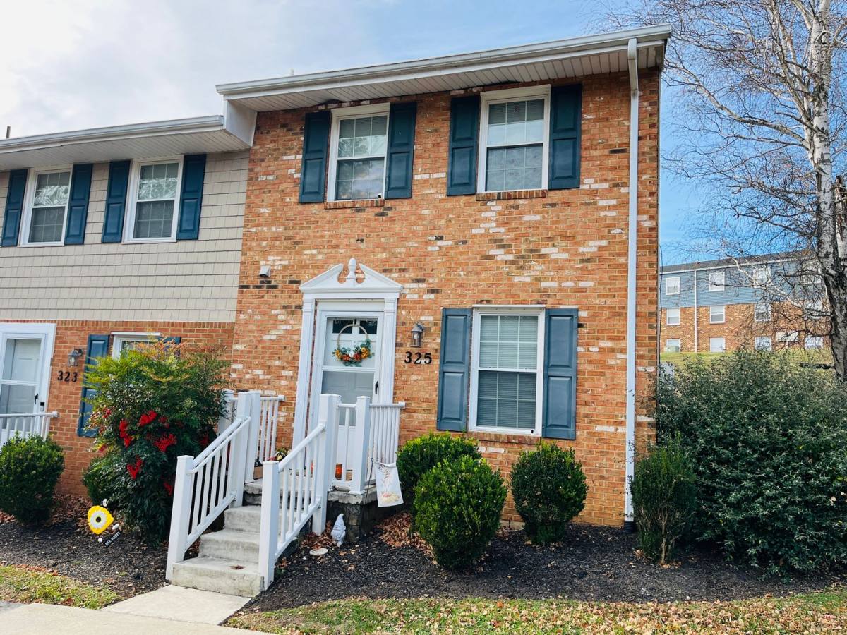 Townhouse for rent at 325 New Kent Rd, Blacksburg, VA 24060
