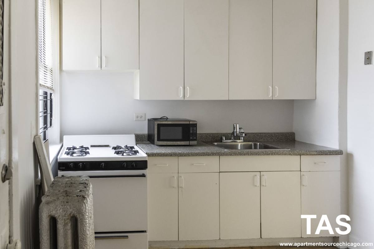 Apartment for rent at 3925 N Keeler Ave #3W, Chicago, IL 60641