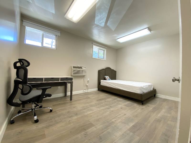 Apartment for rent at 3202 Santa Monica Blvd, Santa Monica, CA 90404