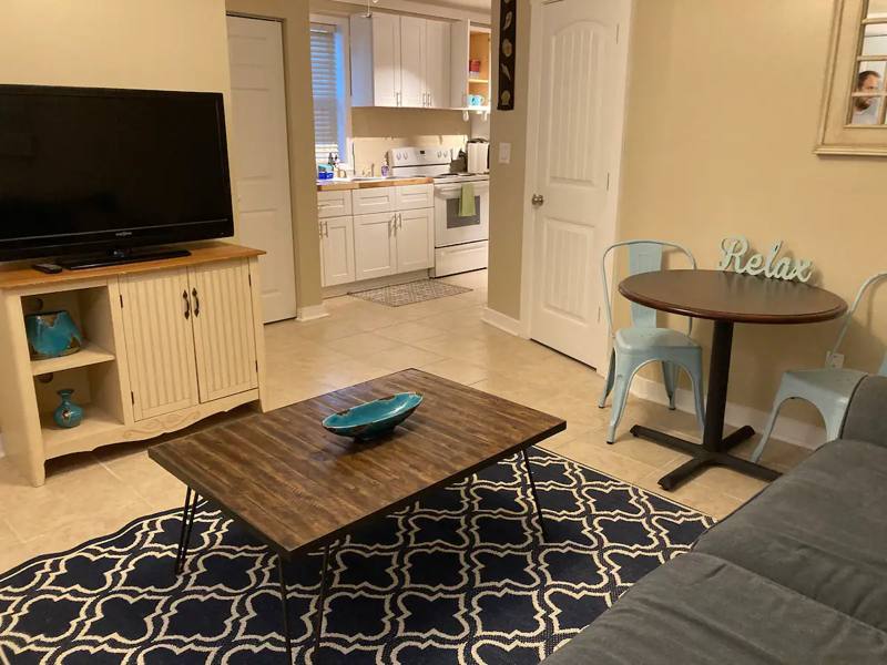 Apartment for rent at 2012 Greenwood St #B Guesthouse, Savannah, GA 31404
