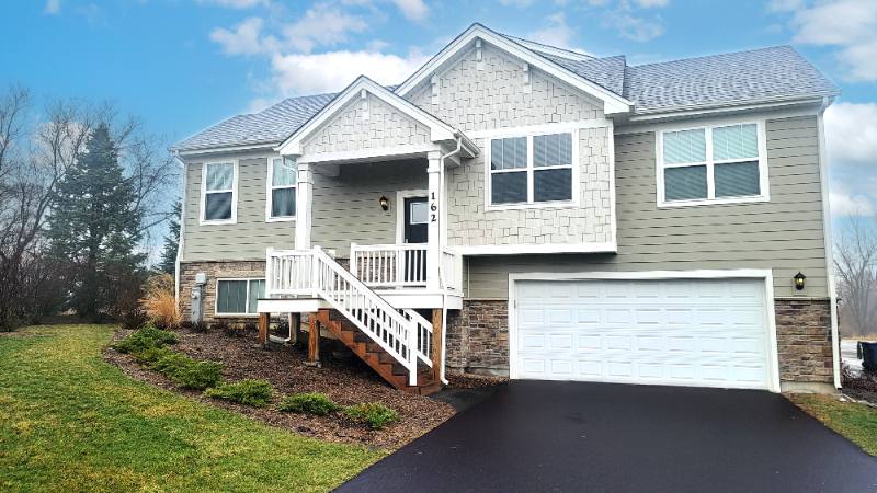 Townhouse for rent at 162 Goldenrod Dr, Elgin, IL 60124