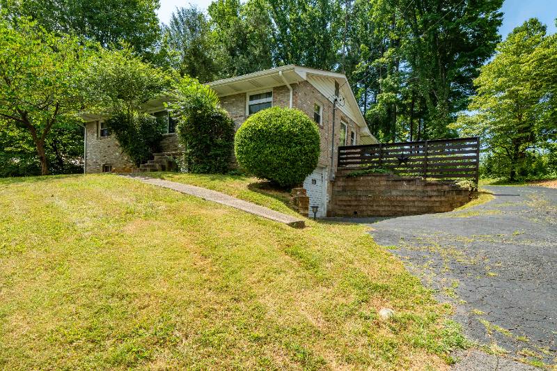 House for rent at 1221 Shelby Ave, Johnson City, TN 37604