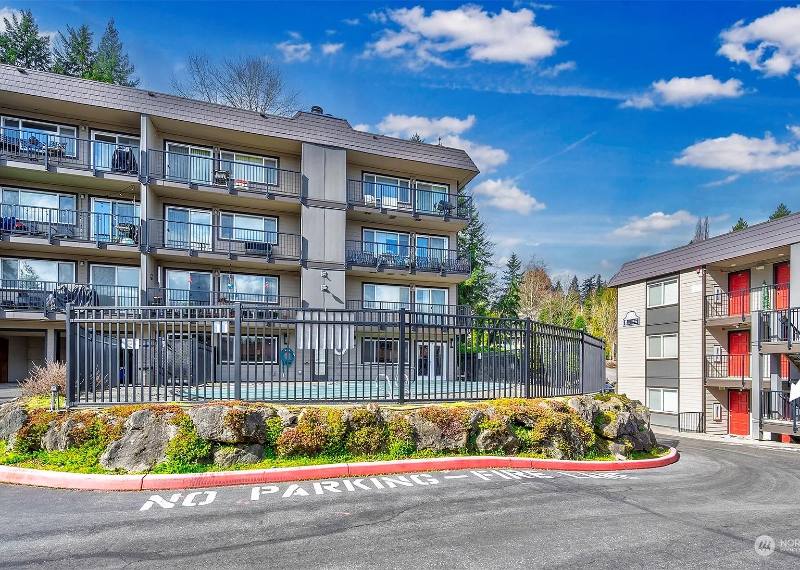 Condo for rent at 9517 NE 180th St #B106, Kenmore, WA 98028
