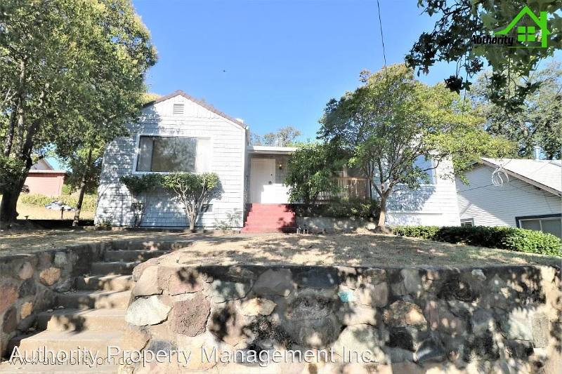 House for rent at 1534 Fig Ave, Redding, CA 96001