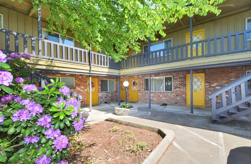 Apartment for rent at 250 SE Vista Ave, Gresham, OR 97080