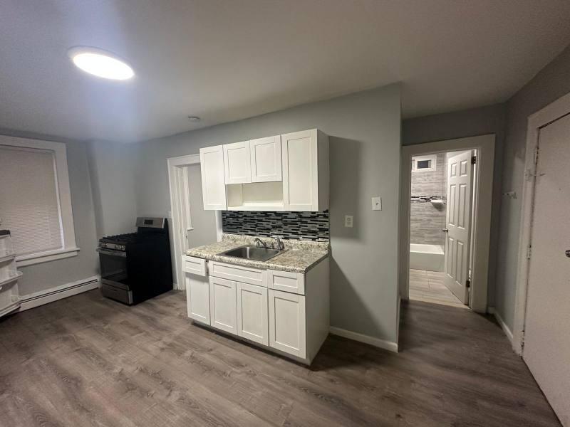 Apartment for rent at 134 E Jersey St, Elizabethport, NJ 07206