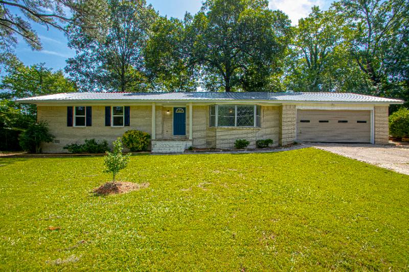 House for rent at 1209 N Olive St, Benton, AR 72019