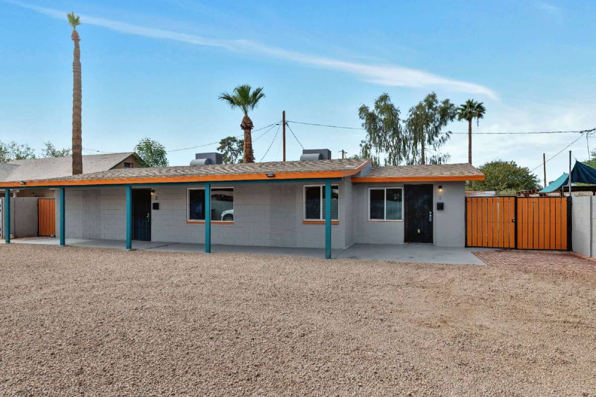 Townhouse for rent at 305 E Roeser Rd #B2, Phoenix, AZ 85040