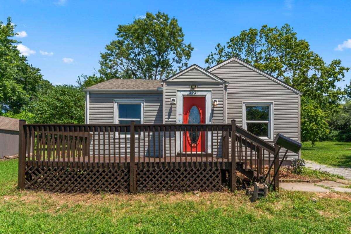 House for rent at 2521 S Evanston Ave, Independence, MO 64052