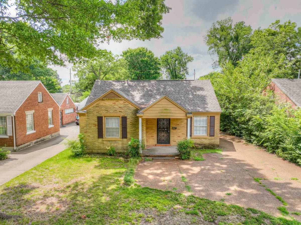 House for rent at 3799 Douglass Ave, Memphis, TN 38111