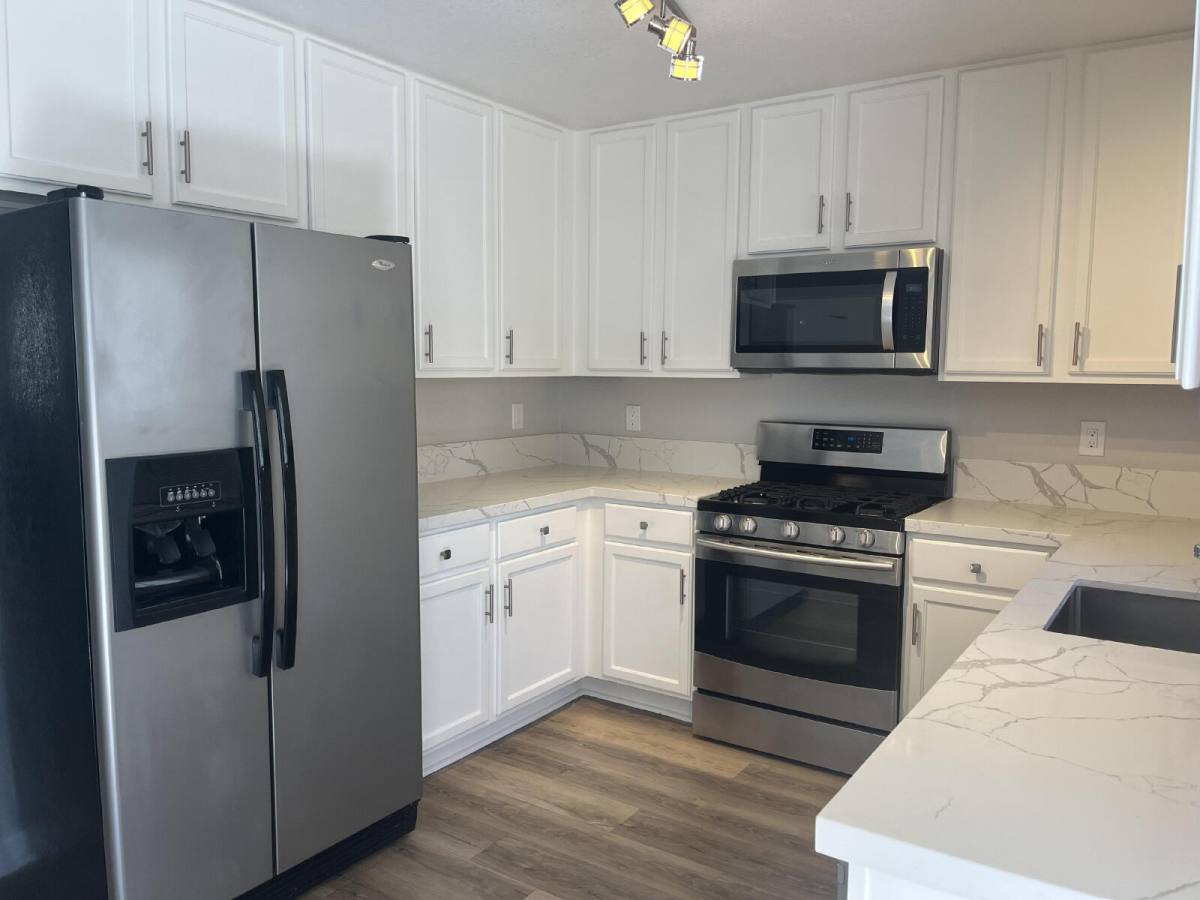 Townhouse for rent at 744 Walnut St #5, San Carlos, CA 94070