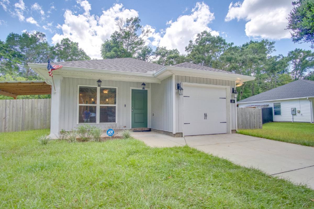 House for rent at 161 Calvert Oaks Dr, Pensacola, FL 32514