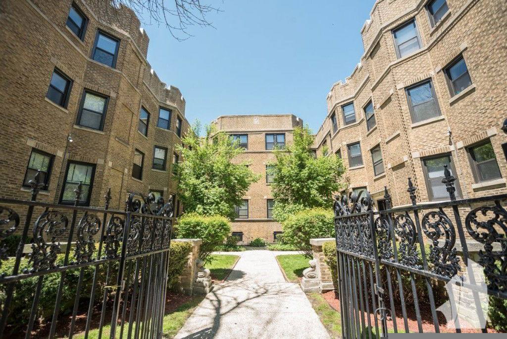 Apartment for rent at 622 W Stratford Place #22-3S, Chicago, IL 60657