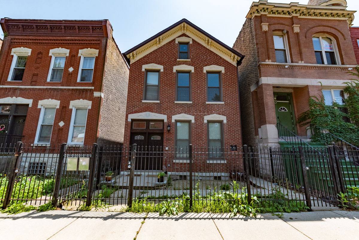 Apartment for rent at 2627 W Hirsch St #2, Chicago, IL 60622