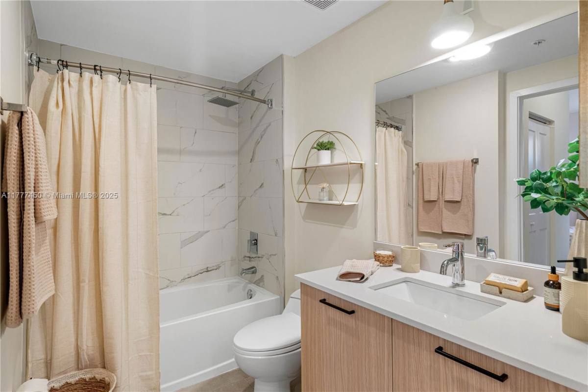 Townhouse for rent at 16395 Biscayne Blvd #TH 6, North Miami Beach, FL 33160