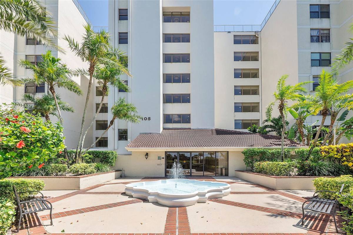 Apartment for rent at 105 Lake Emerald Dr #814, Fort Lauderdale, FL 33309
