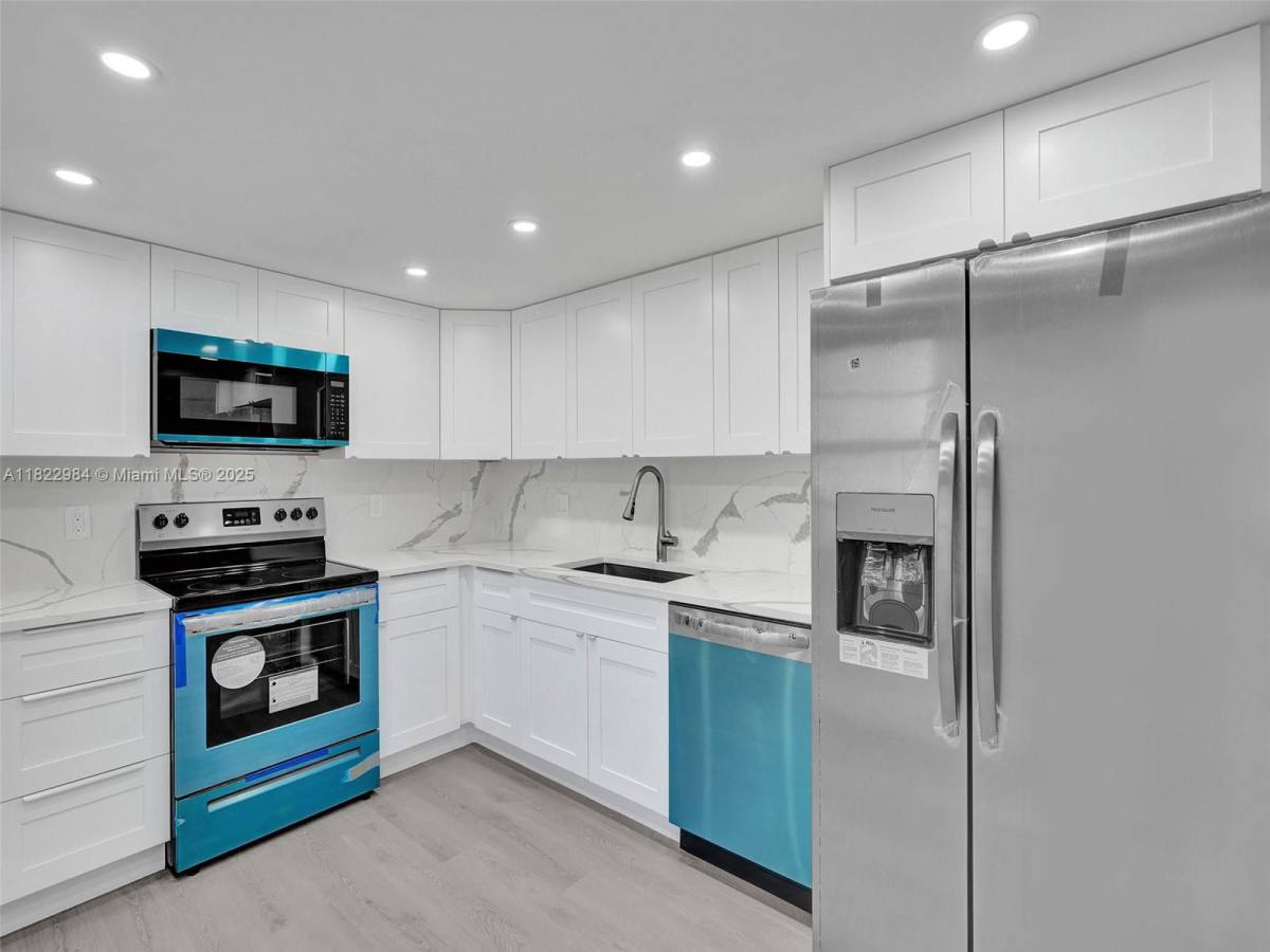 Condo for rent at 3700 Oaks Clubhouse Dr #203, Pompano Beach, FL 33069