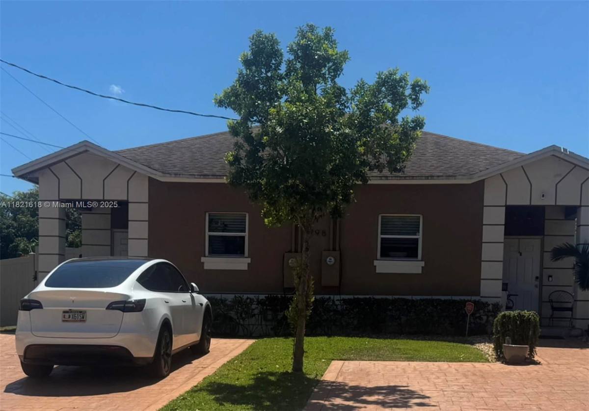 House for rent at 798 NE 43rd St #B, Fort Lauderdale, FL 33334