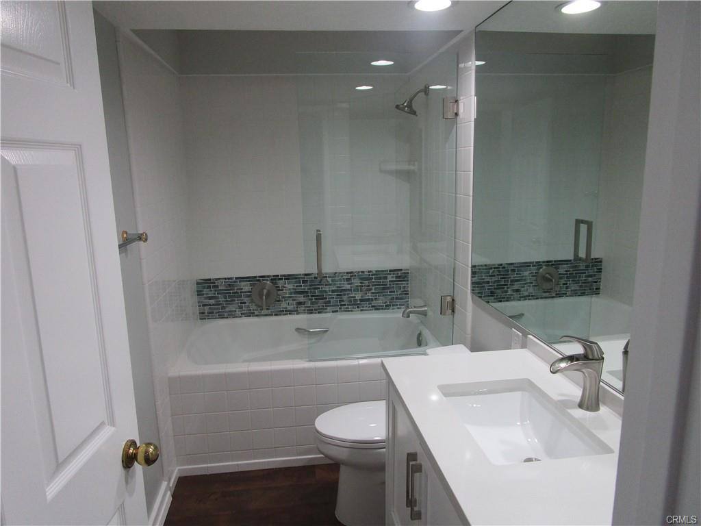 Townhouse for rent at 20950 Oxnard St #15, Woodland Hills, CA 91367