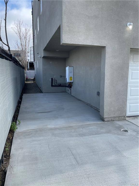 House for rent at 1432 E 20th St, Los Angeles, CA 90011