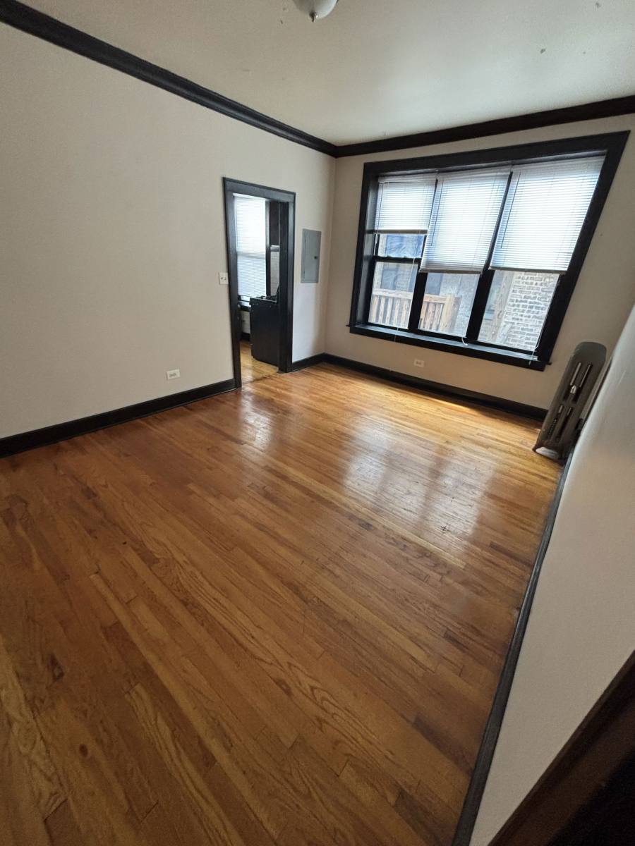 House for rent at 6409 N Lakewood Ave #3, Chicago, IL 60626