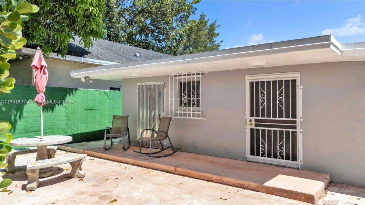 House for rent at 554 SW 67th Ave, Miami, FL 33144