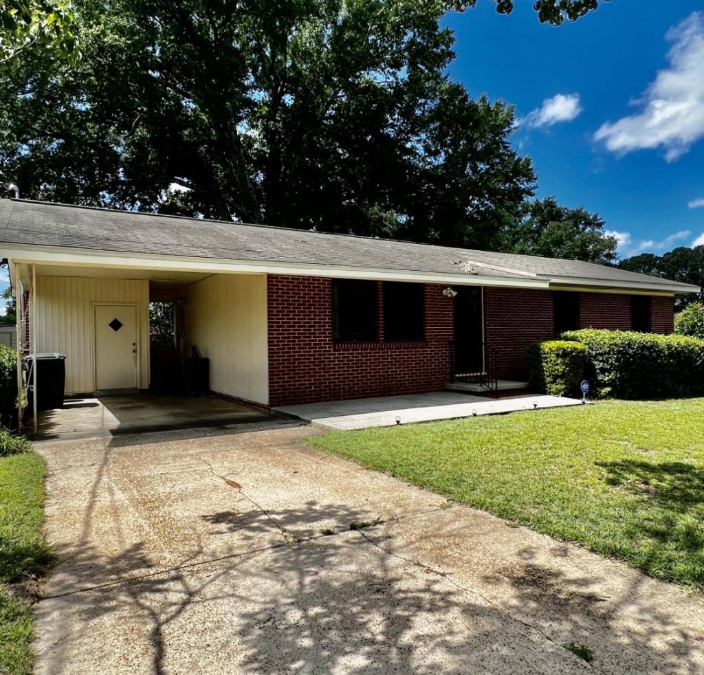 House for rent at 303 Camellia Dr, Enterprise, AL 36330