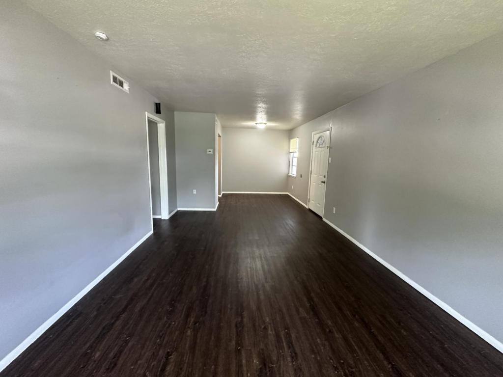 Apartment for rent at 306 13th Ave NE, Miami, OK 74354