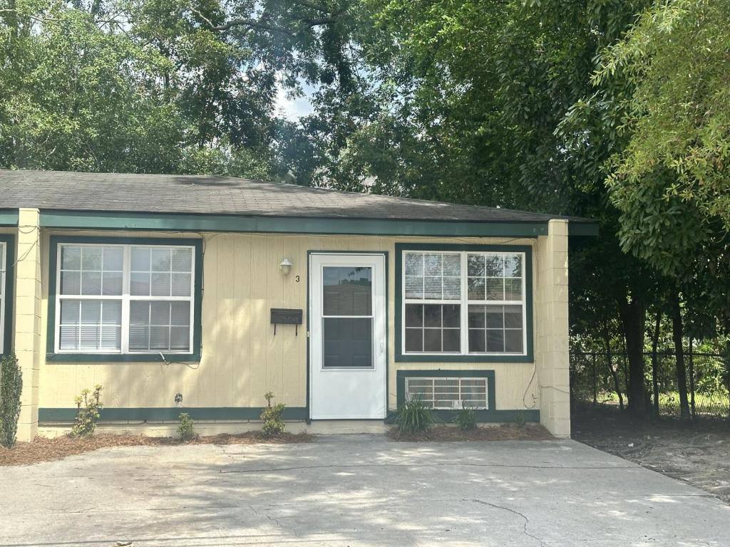 Apartment for rent at 102 S Mulberry St, Statesboro, GA 30458